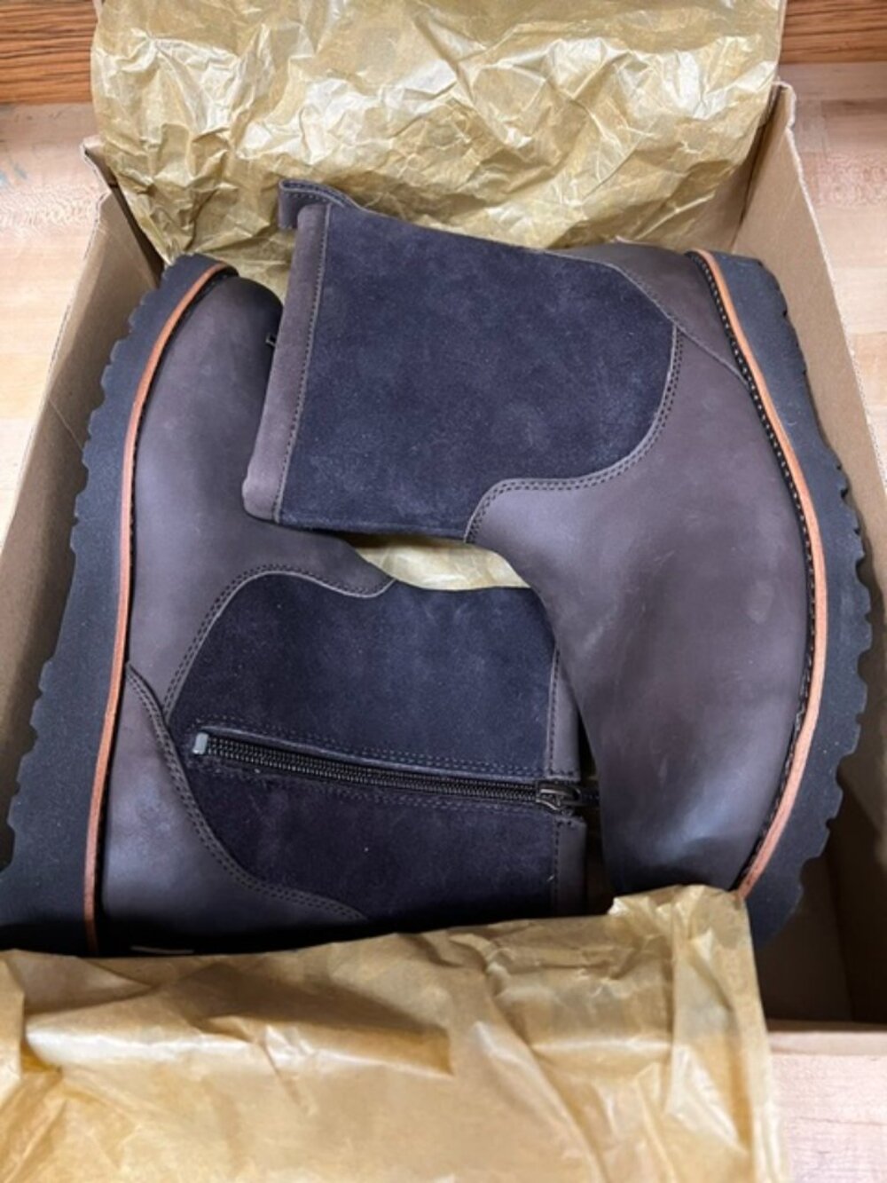 Men's Ugg Boots - Size 10, Brown